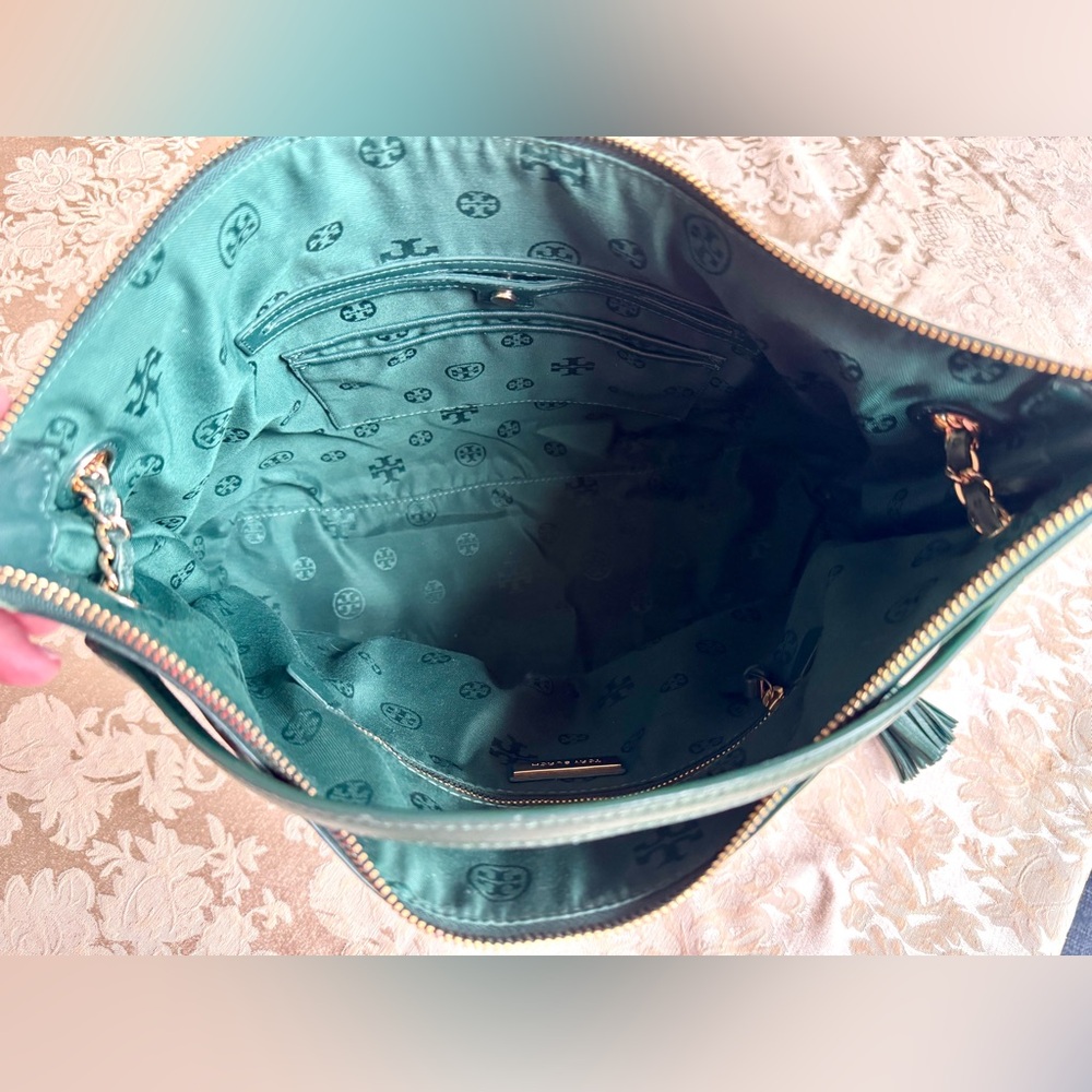Tory Burch Quilted Fleming Leather Tote in Green - Picture 9 of 15
